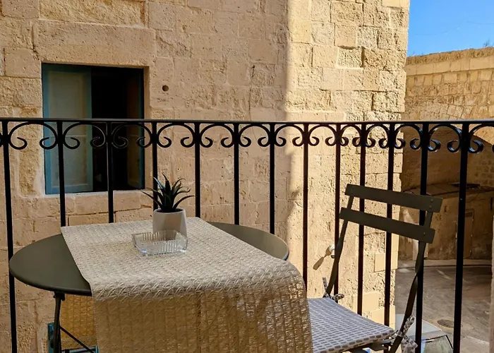 35, Valletta Boutique Escape